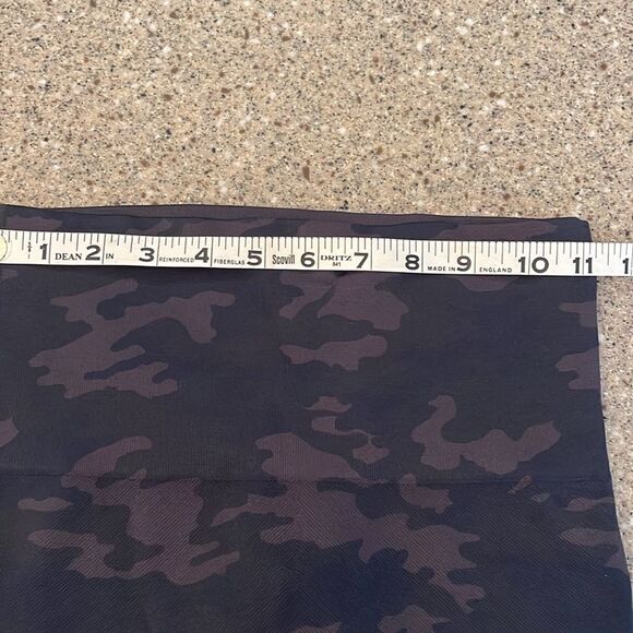 SPANX Look At Me Now Camo Leggings - Picture 5 of 11